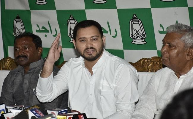 तेजस्वी का ट्वीट, नीतीश अब मोहन भागवत से मिलकर संघयुक्त भारत की करेंगे पहल