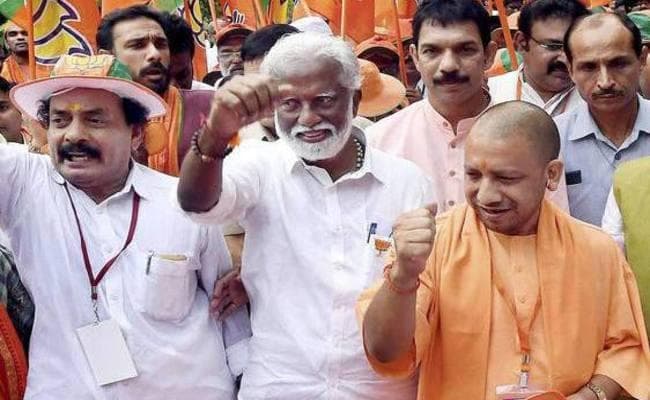 केरल में योगी आदित्यनाथ ने की रैली, कहा-बंदूक की नोक पर सत्ता हासिल करना वाम की प्रकृति