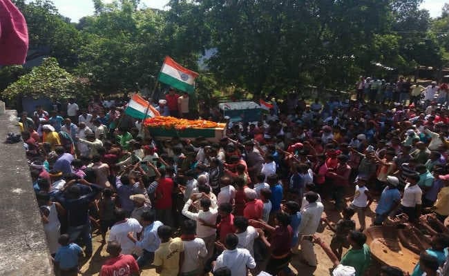 साहेबगंज : शहीद जवान के शव को पीरपैंती लाया गया, नम आंखों ने दी अंतिम विदाई