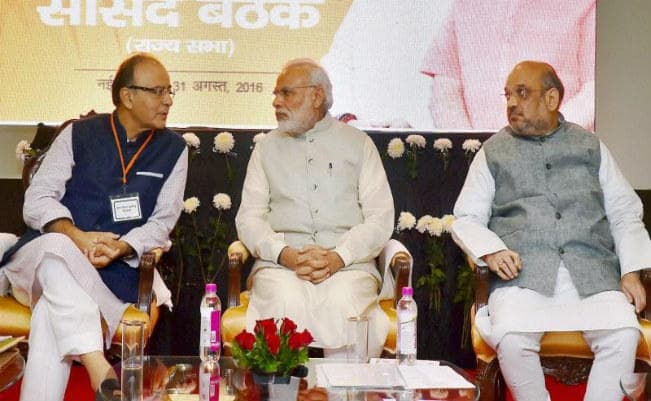 प्रधानमंत्री नरेंद्र मोदी से मिले जेटली-शाह, अर्थव्यवस्था पर हुई बात