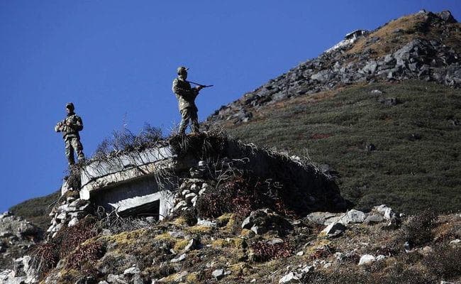 डोकलाम में चीन फिर शुरू किया सड़क निर्माण, बड़ी संख्या में सैनिकों को किया तैनात