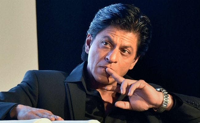 BMC ने शाहरुख खान के प्रोडक्शन हाउस ''रेड चिलीज'' के कैंटीन को तोड़ा