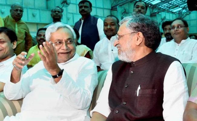 जीएसटी में उलझी मोदी सरकार के लिए कैसे संकट मोचक बने सुशील कुमार मोदी?