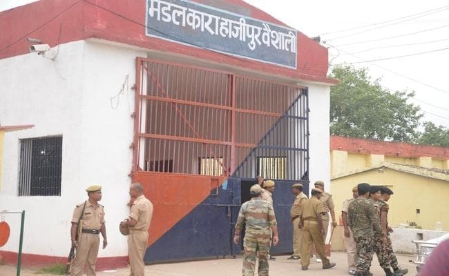 बिहार : कोर्ट में पेशी के लिए ले जाये जा रहे तीन खूंखार कैदी फरार