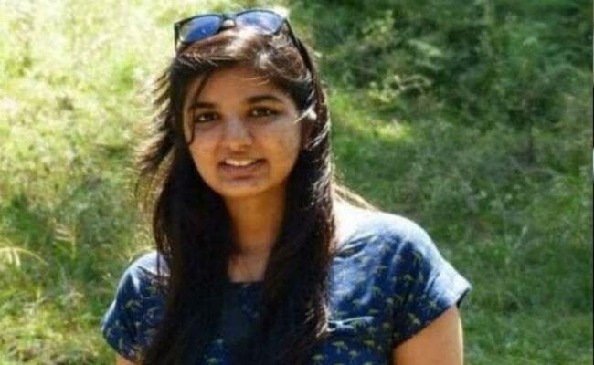 ICAI के अध्यक्ष की बेटी की लाश रेलवे ट्रैक पर मिली, माता-पिता को फोन से किया मैसेज ‘no one responsible’