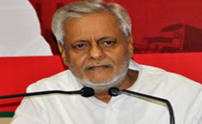 यूपी : राज्यपाल राम नाईक से मिला सपा प्रतिनिधिमंडल