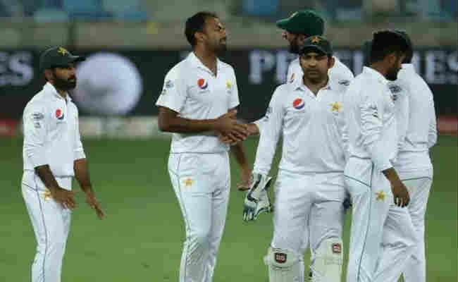 VIDEO : पाकिस्तानी तेज गेंदबाज वहाब रियाज ने बनाया ''वर्स्ट रिकॉर्ड'', कोच ने भी पकड़ा सिर