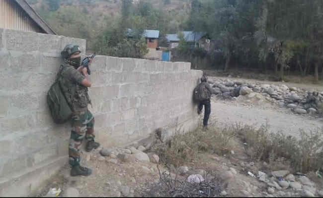 जम्मू-कश्मीर : सुरक्षा बलों के साथ मुठभेड़ में जैश का कमांडर और हिजबुल के तीन आतंकवादी ढेर