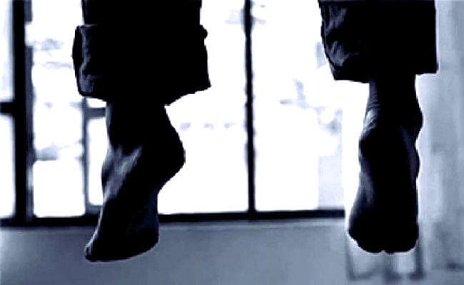 सिविल सर्विस की तैयारी कर रहे छात्र का मंदिर में फंदे से लटकता मिला शव