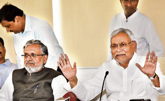 बिहार में सस्ते पेट्रोल-डीजल के लिए नीतीश ने गेंद केंद्र के पाले में डाला, कहा - पहले बेस प्राइस करें कम