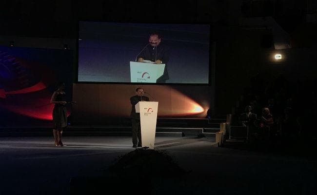 VIDEO : चेक गणराज्य में रघुवर दास ने ''अंतर्राष्ट्रीय इंजीनियर शो'' में लिया हिस्सा, विदेशी निवेशकों को दिया भारत आने का न्योता