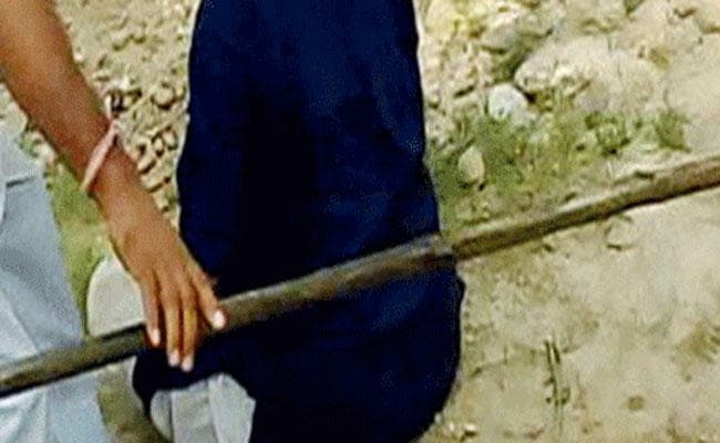जघन्य: ससुरालवालों ने रुपयों के लिए किया अत्याचार, गृहवधू को रॉड से पीटा