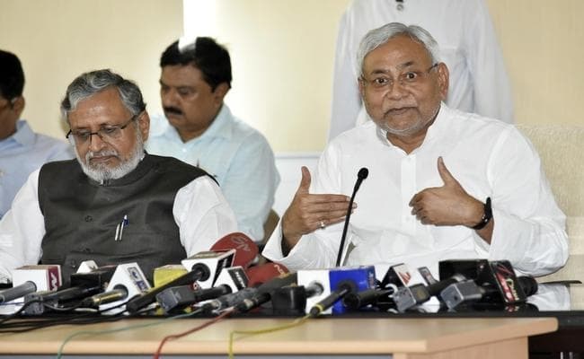 नीतीश ने जतायी बड़ी आवश्यकता, पेट्रोल-डीजल का आधार मूल्य घटे