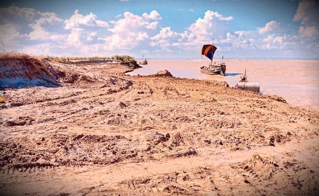 बिहार की बीमार नदियों में हम और आप करेंगे छठ पूजा