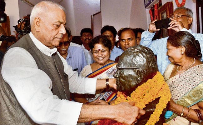 बिहार : जेपी जयंती में शामिल होने पहुंचे यशवंत सिन्हा ने एक बार फिर भाजपा को ललकारा