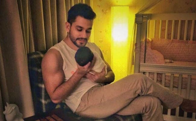 ऐसी दिखती है तैमूर की बहन इयाना, सोहा ने शेयर की पहली तसवीर