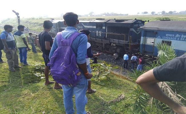 रांची-दुमका इंटरसिटी से कट कर भैंस की मौत, ट्रेन परिचालन ठप