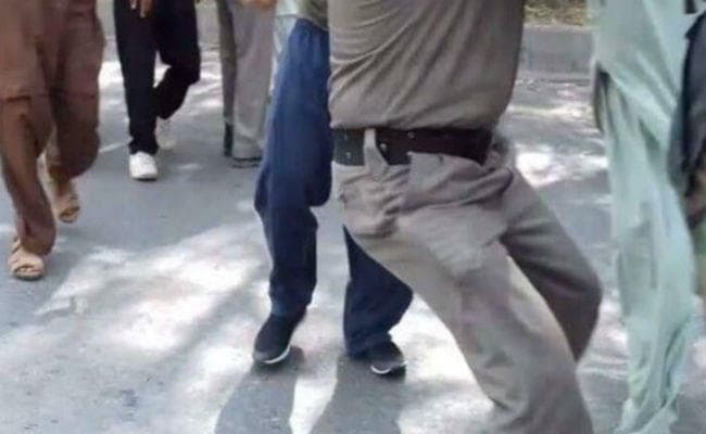 कोलकाता : नकली समझ कर असली कस्टम अधिकारियों को पीटा