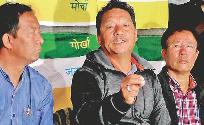 पश्चिम बंगाल: फिर अशांत हुआ पहाड़, बिमल गुरूंग समर्थकों और पुलिस के बीच झड़प, सब इंस्पेक्टर समेत 2 की मौत