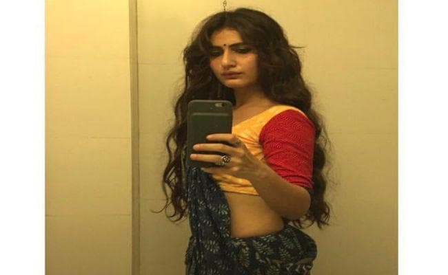 PHOTOS : स्विमसूट के बाद अब साड़ी में Shameless Selfie पर फातिमा सना शेख हुई TROLL