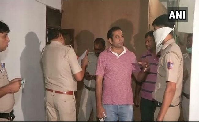 दिल्ली: दोस्त ने की हत्या, शव को तीन टुकड़ो में काटा और डाल दिया फ्रिज में