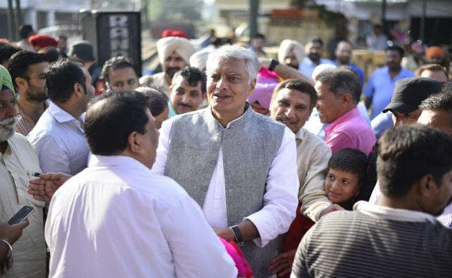 कौन हैं गुरदासपुर उपचुनाव में धाकड़ जीत दर्ज करने वाले कांग्रेस नेता सुनील जाखड़ ?