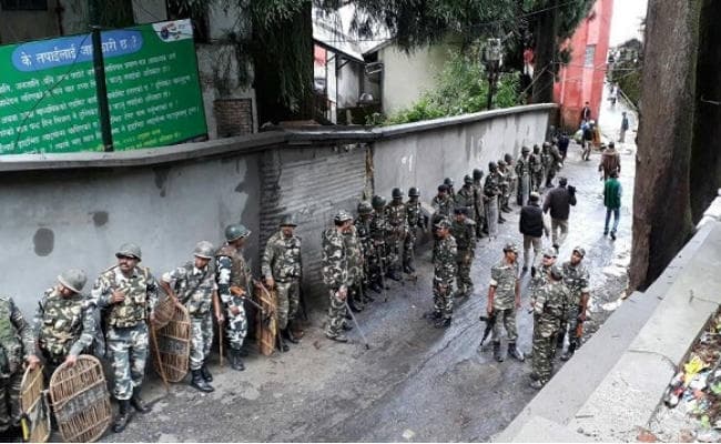 दार्जीलिंग : पहाड़ पर तैनात अर्द्धसैनिक बलों को केंद्र ने वापस बुलाया, राज्य ने जतायी नाराजगी