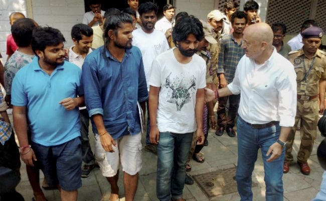 FTII में अनुपम खेर का सरप्राइज विजिट, छात्रों के साथ तालमेल बिठाने का प्रयास किया