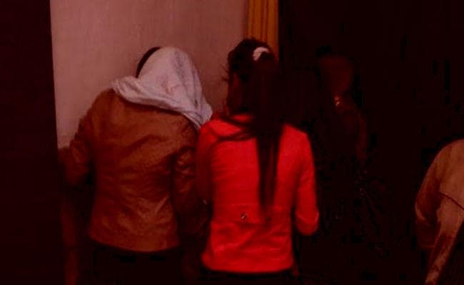 बिहार : गेस्ट हाउस में बर्थडे के नाम पर चल रही थी रेव पार्टी, लड़कियां थी समस्तीपुर की रहने वाली