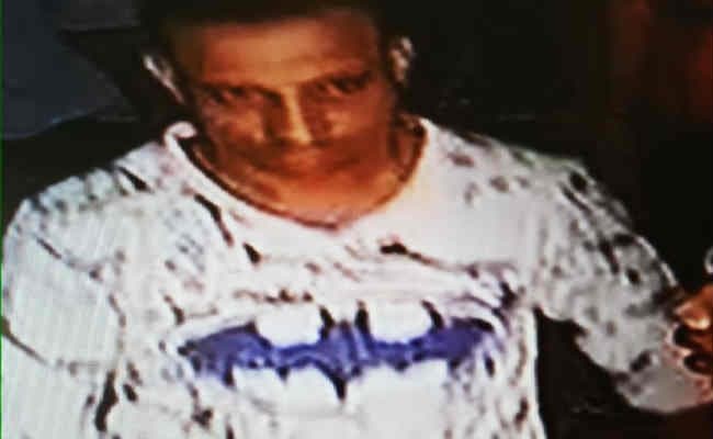 धनतेरस बाजार में ठगी : मालिक बनकर ठग ने ग्राहक को लगाया 26000 का चूना, देखें VIDEO