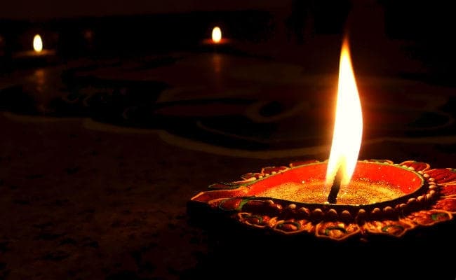 Chhoti Diwali 2022: दिवाली पर क्या है 14 दीपक जलाने का महत्व, जानिए मां लक्ष्मी को प्रसन्न करने का उपाय