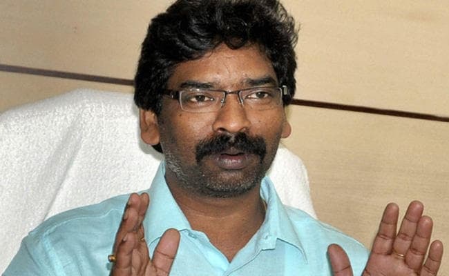 सिमडेगा प्रकरण पर हेमंत सोरेन का सरकार पर हमला, कहा - बहुराष्ट्रीय मुख्यमंत्री हैं रघुवर दास