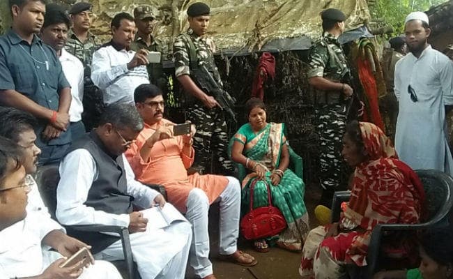 सिमडेगा में बच्ची की मौत के बाद पहुंचे बाबुलाल मरांडी ने कहा, सिस्टम की खराबी से सरकारी योजनाएं फेल