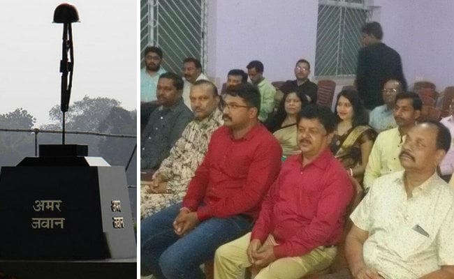 शहीदों की याद में कवि सम्‍मेलन, ''...कफन के एक एक कोने पर हिंदुस्तान लिख देना''