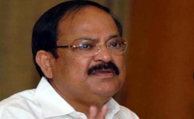 राज्यसभा सदस्यता मामले में वेंकैया नायडू ने शरद यादव को 30 अक्टूबर को किया तलब