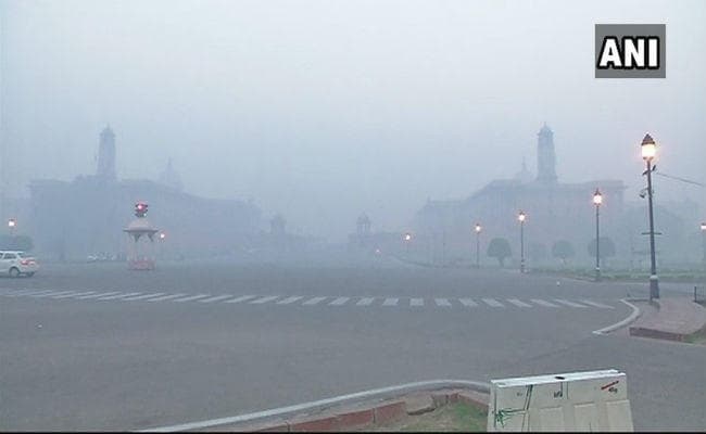 दिल्ली में पटाखा बैन का कोई असर नहीं, छायी धुंध, प्रदूषक पहुंचे खतरनाक स्तर पर