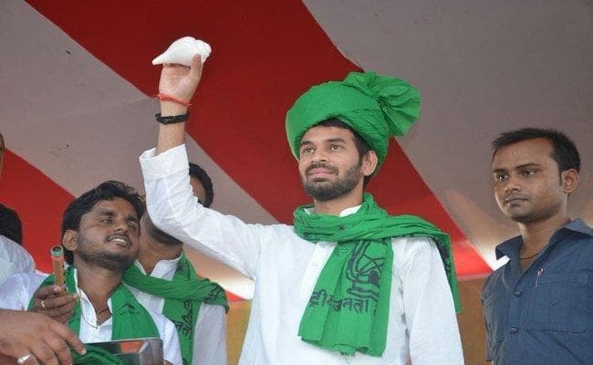 लालू के बड़े बेटे तेज प्रताप यादव की बढ़ी मुश्किलें, निगरानी करेगी मिट्टी घोटाले की जांच