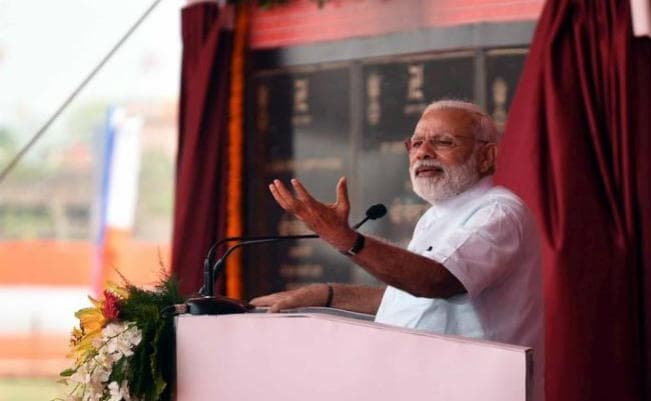 प्रधानमंत्री नरेंद्र मोदी ने विधानसभा चुनाव से पहले कैसे भर दी गुजरात की झोली?