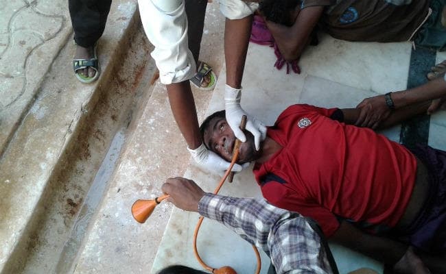 झारखंड : गुमला में जहरीली शराब पीने से एक भाई की मौत, दो गंभीर, अस्पताल में भर्ती