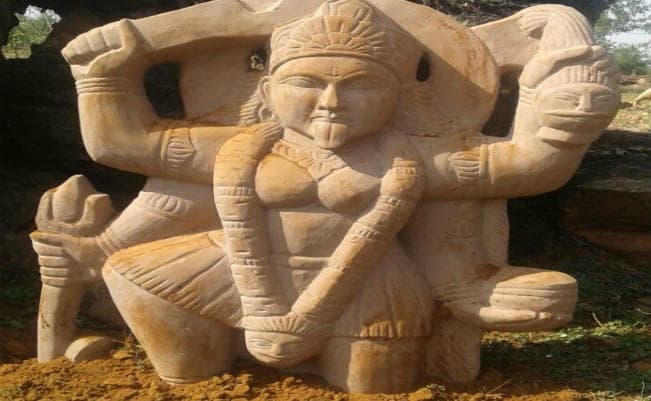 गढ़वा के खरौंधी में मिली मां काली की प्रतिमा, उमड़े लोग, ग्रामीण बोले बनवायेंगे मंदिर