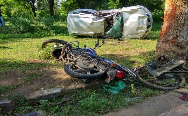 बोकारो में डस्टर, बाइक व साइकिल की टक्कर, साइकिल सवार की मौत