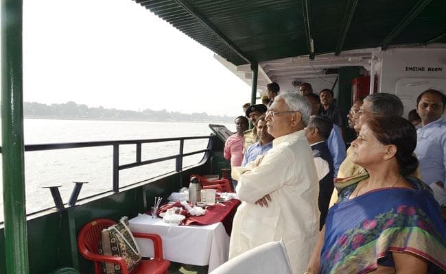 बिहार : मुख्यमंत्री नीतीश कुमार ने छठ घाटों का किया निरीक्षण, सुरक्षा व स्वच्छता का दिया निर्देश