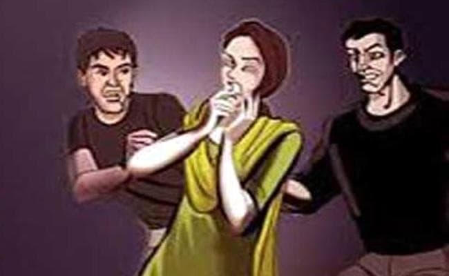 अश्लील कॉल की शिकायत करने आई महिला से दरोगा ने दोस्तों के साथ मिलकर किया दुराचार, एफआईआर दर्ज कर निलंबित किया