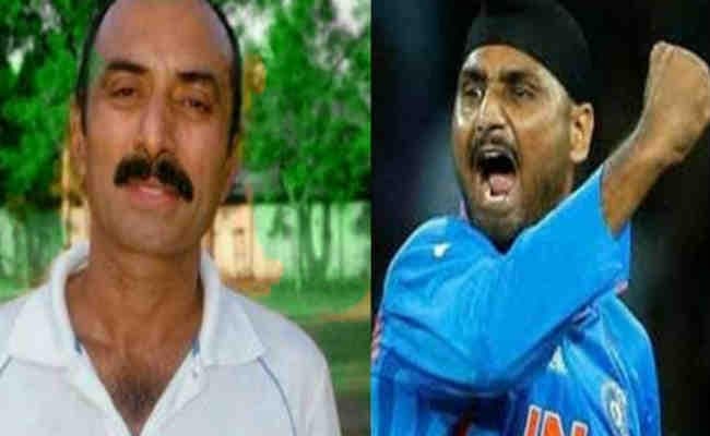 मुस्लिम खिलाड़ी के सवाल पर पूर्व IPS अधिकारी पर भड़के हरभजन सिंह, दिया करारा जवाब