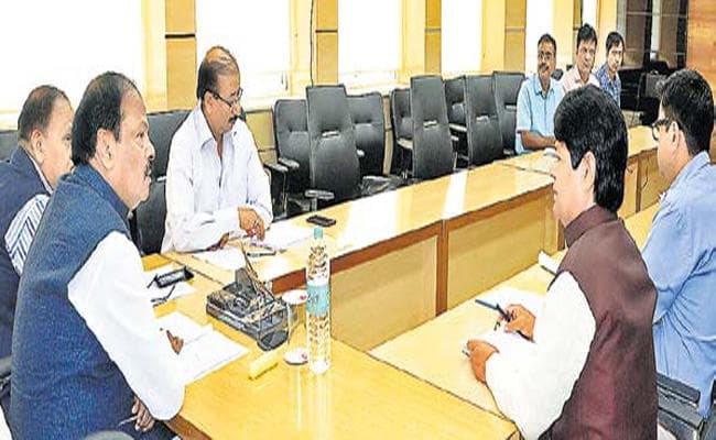 170 गांवों के लिए मास्टर प्लान, पार्क बनेंगे, ग्रामीण करेंगे रख-रखाव, RRDA की बैठक में सीएम रघुवर दास ने दिये निर्देश