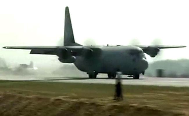 वायुसेना ने लखनऊ-आगरा एक्सप्रेस-वे पर फाइटर्स प्लेन की इमरजेंसी लैंडिंग का अभ्यास कर रचा इतिहास, देखें वीडियो