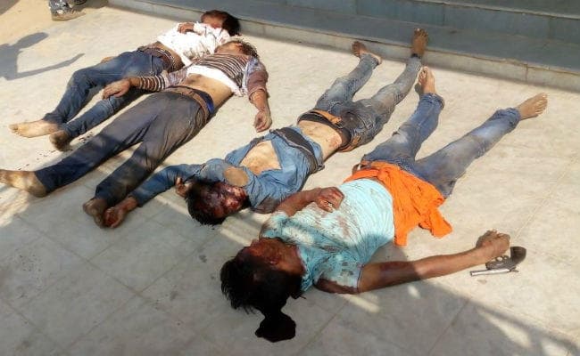 रोहतास : रंगदारी मांगने आये अपराधियों के गोली चलाने से उग्र हुए लोग, पीट-पीट कर चारो अपराधियों को मार डाला