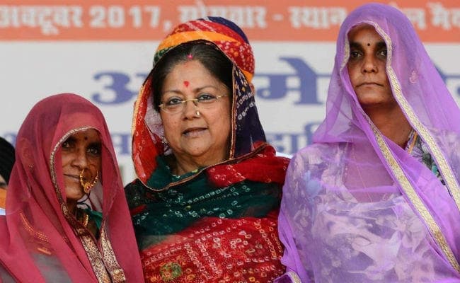 बैकफुट पर राजे सरकार: अफसरों को बचाने वाले विवादित अध्यादेश को सिलेक्ट कमिटी के पास भेजा गया