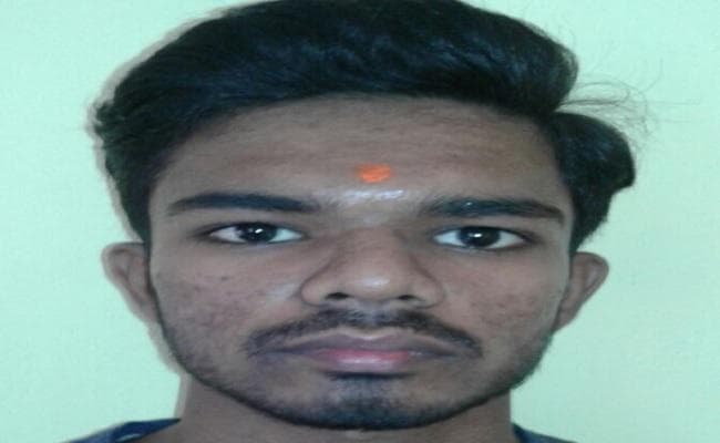 बिहार : डुमरांव के सुधांशु ने पीएम मोदी के सपने को किया साकार, तैयार किया डिजिटल वेडिंग कार्ड