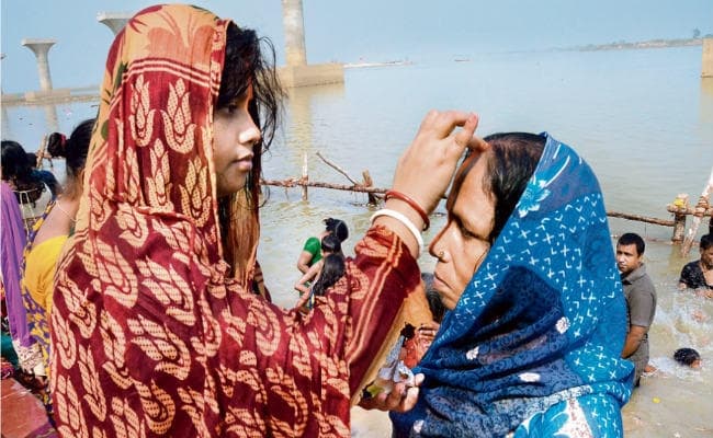 खरना आज : सूर्यदेव को भोग लगाने के बाद शुरू होगा 36 घंटे का निर्जला उपवास